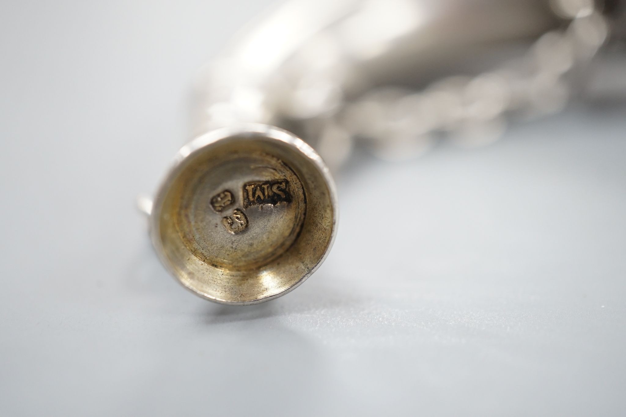 A Victorian novelty silver vinaigrette, modelled as a hunting horn, by Sampson Mordan & Co, London, 1874, 76mm, with engraved initials.